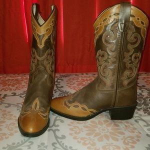 Old West two tone western boots!